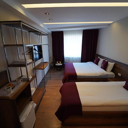 Monarch Hotel พริเซรน ภายนอก รูปภาพ