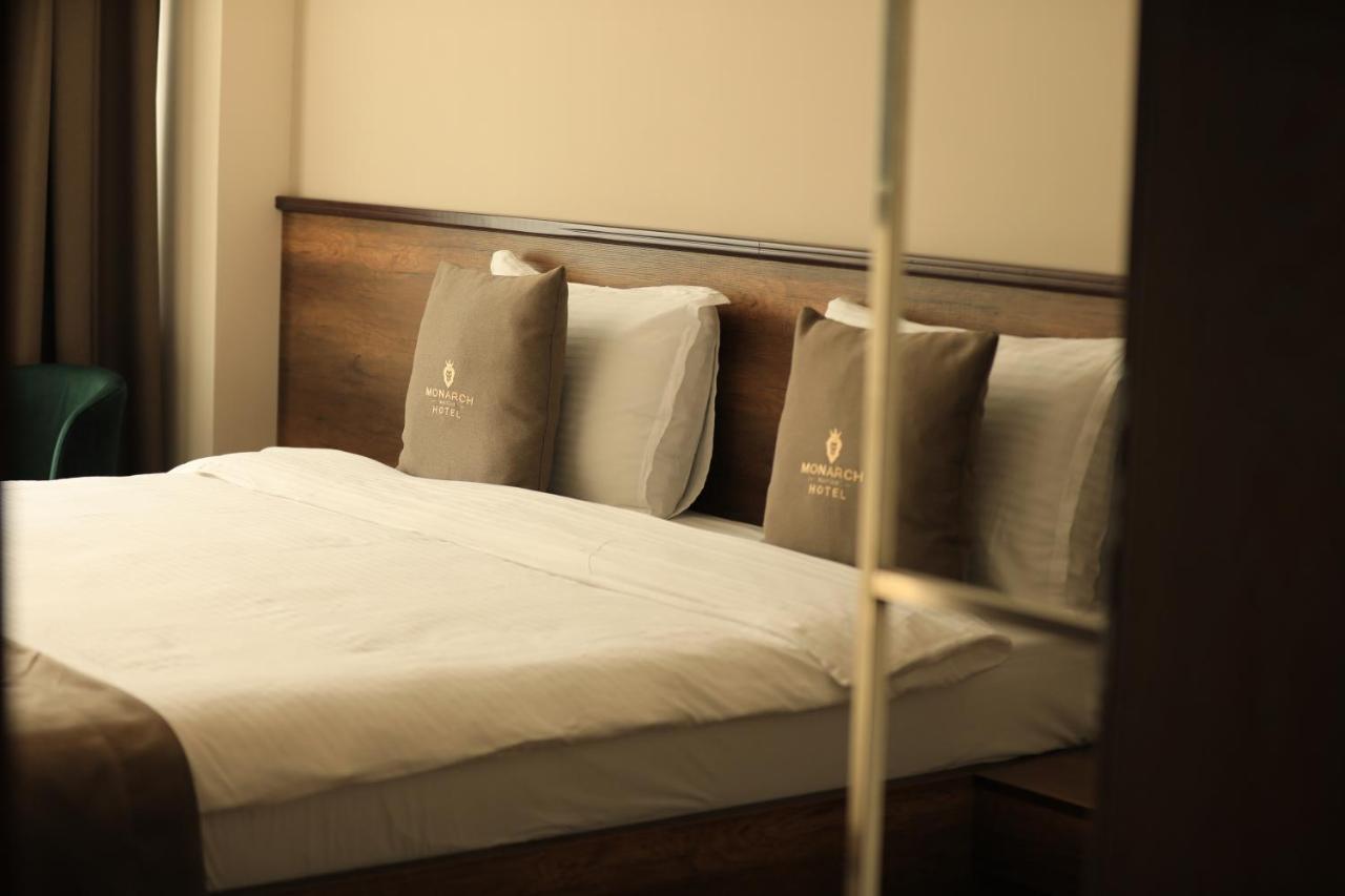 Monarch Hotel พริเซรน ภายนอก รูปภาพ