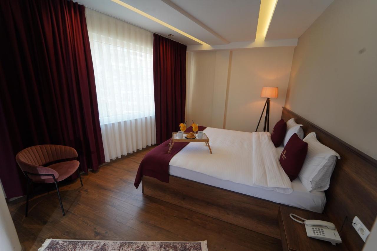 Monarch Hotel พริเซรน ภายนอก รูปภาพ