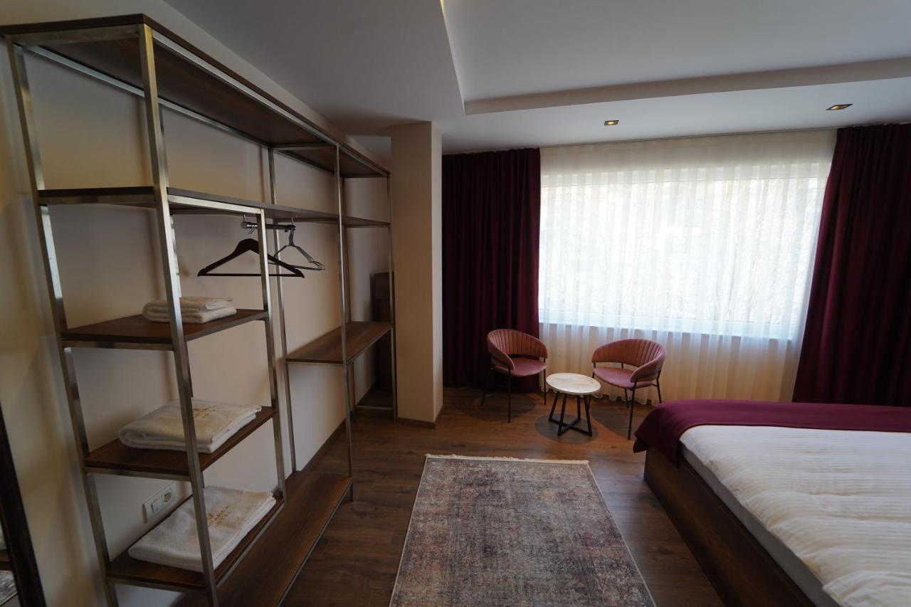 Monarch Hotel พริเซรน ภายนอก รูปภาพ