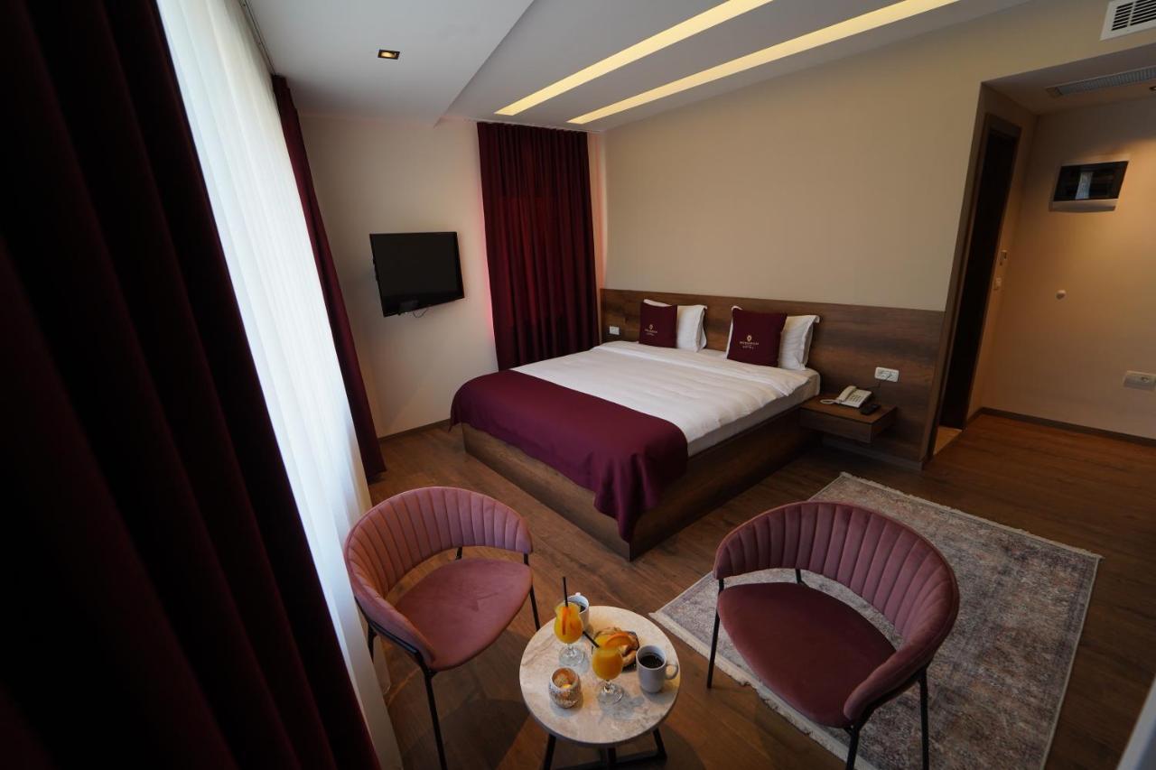 Monarch Hotel พริเซรน ภายนอก รูปภาพ
