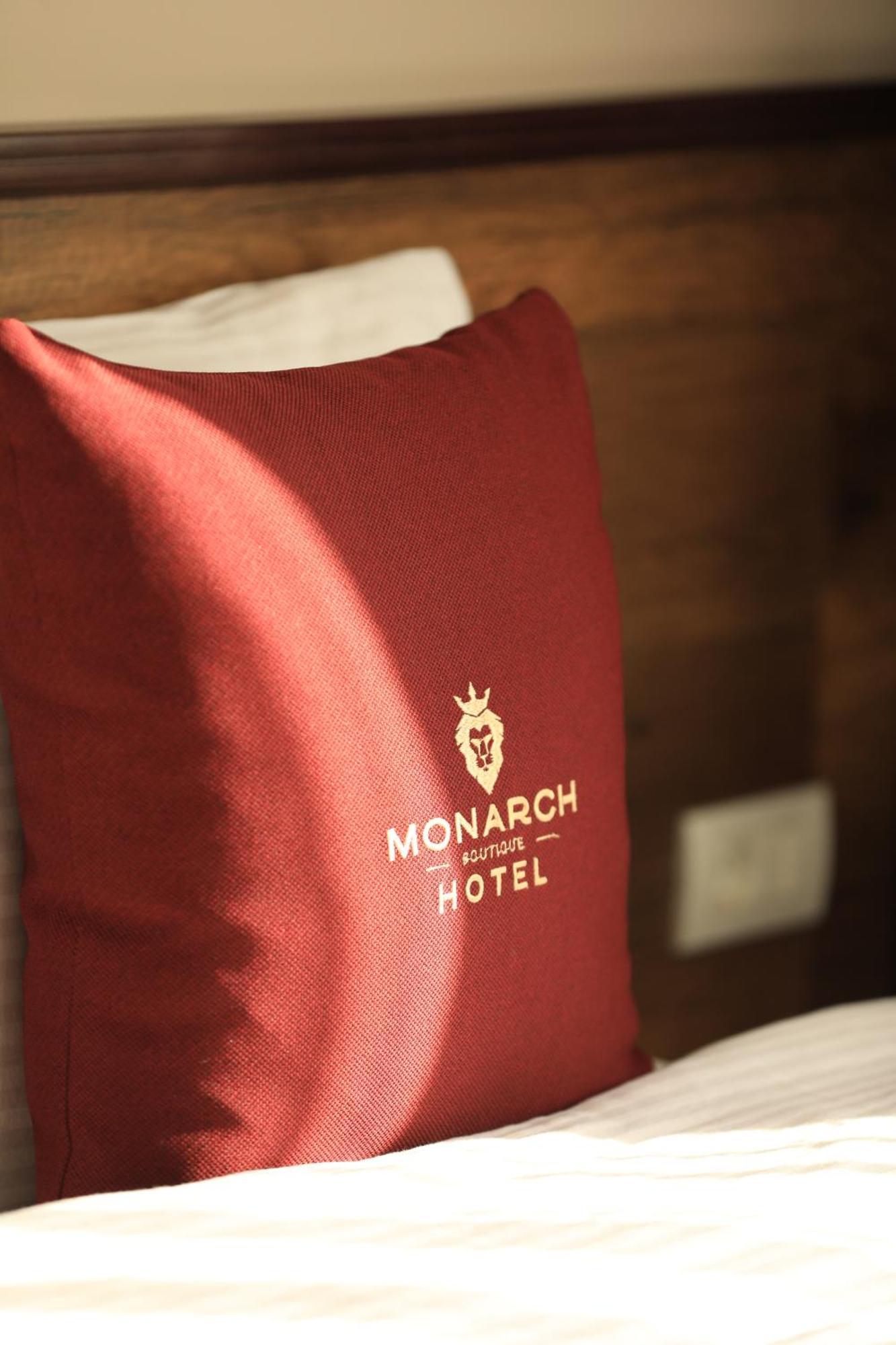 Monarch Hotel พริเซรน ภายนอก รูปภาพ