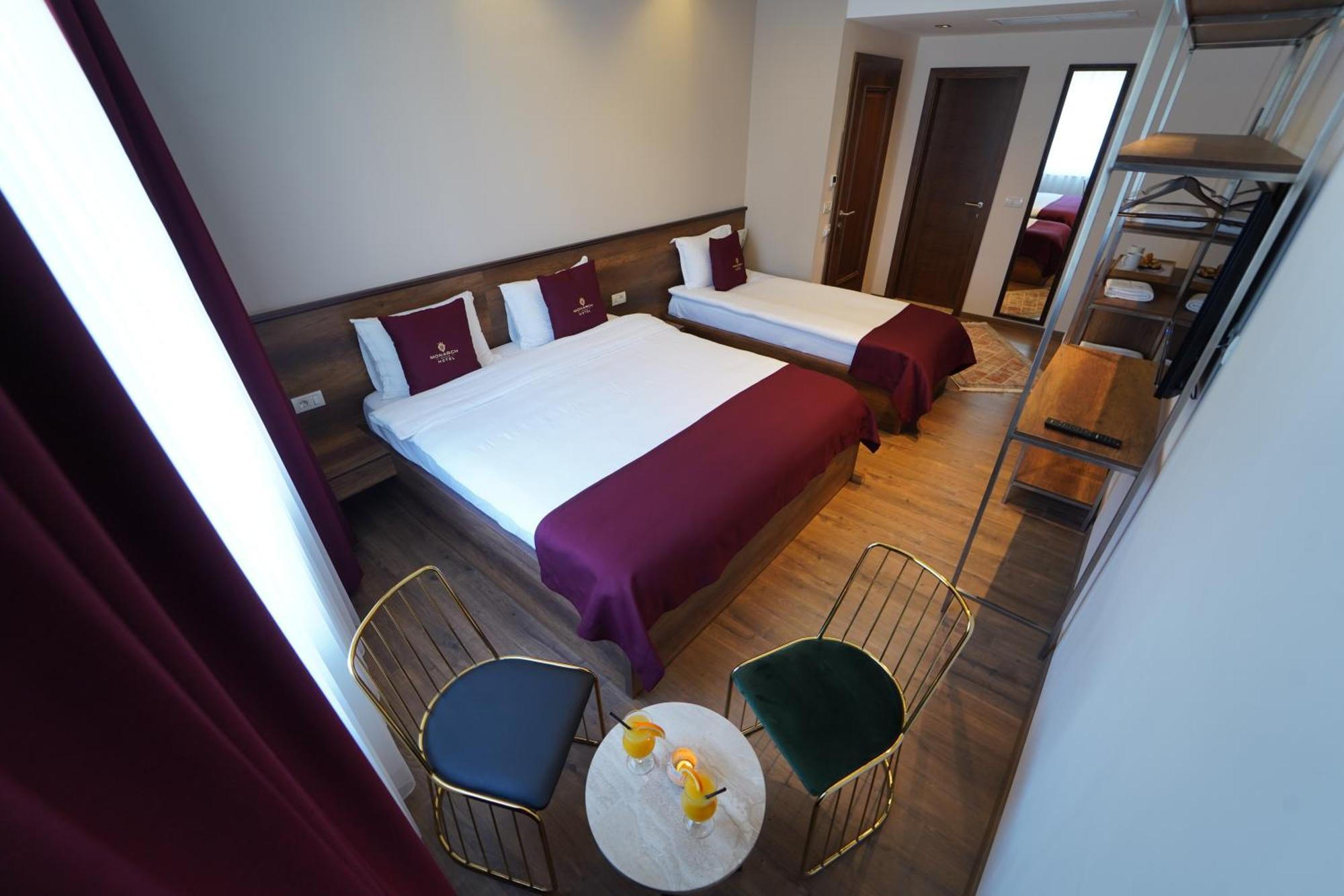 Monarch Hotel พริเซรน ภายนอก รูปภาพ