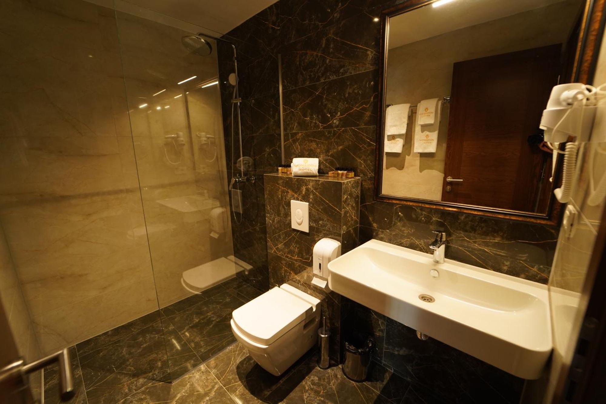 Monarch Hotel พริเซรน ภายนอก รูปภาพ