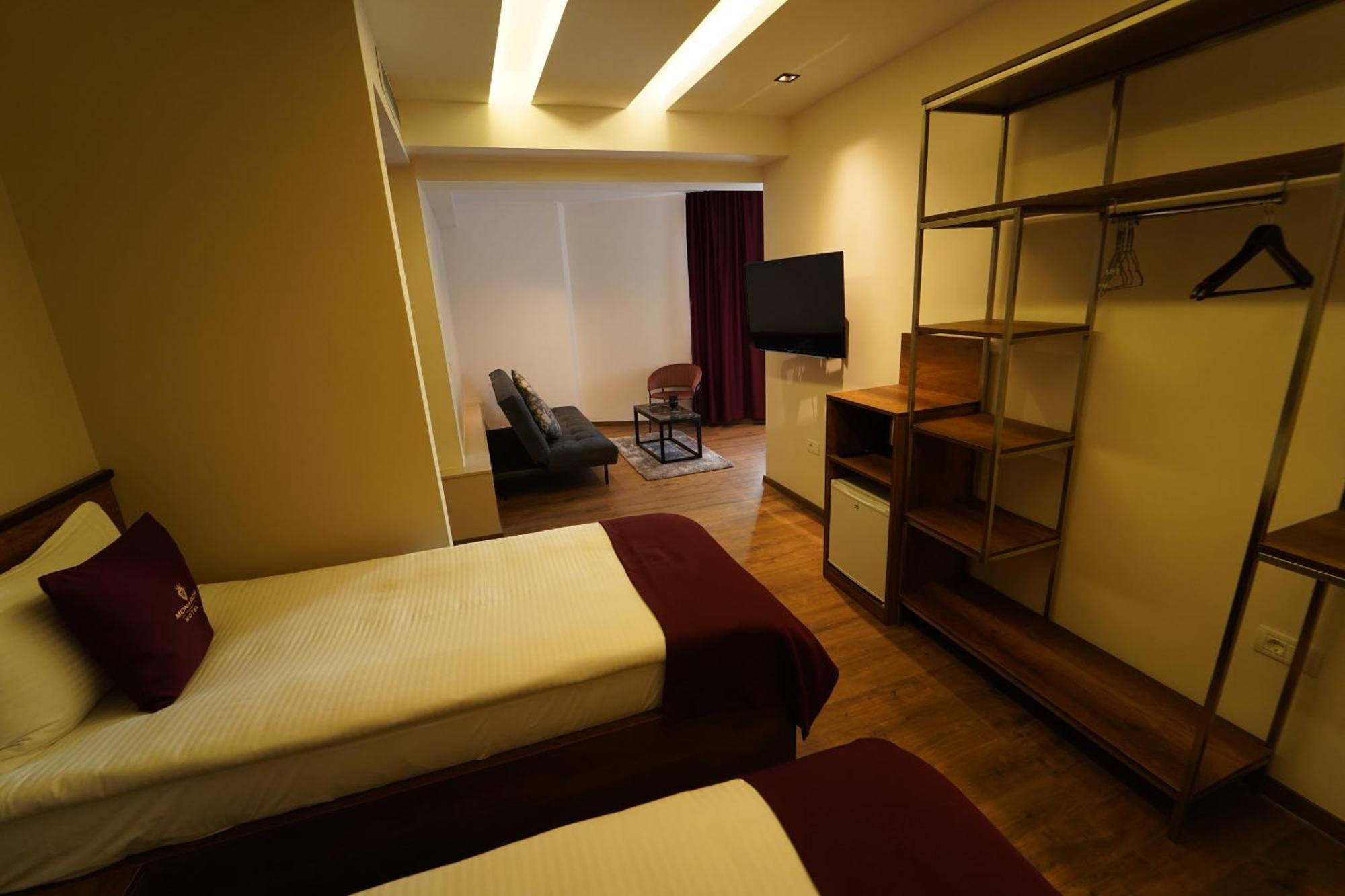 Monarch Hotel พริเซรน ภายนอก รูปภาพ