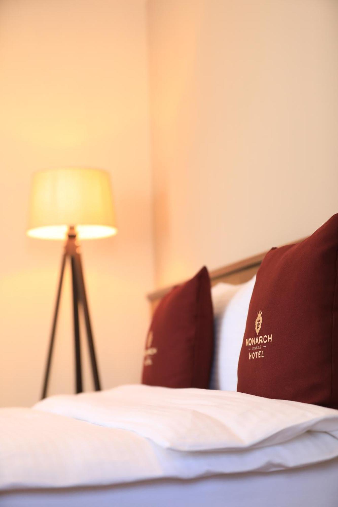Monarch Hotel พริเซรน ภายนอก รูปภาพ