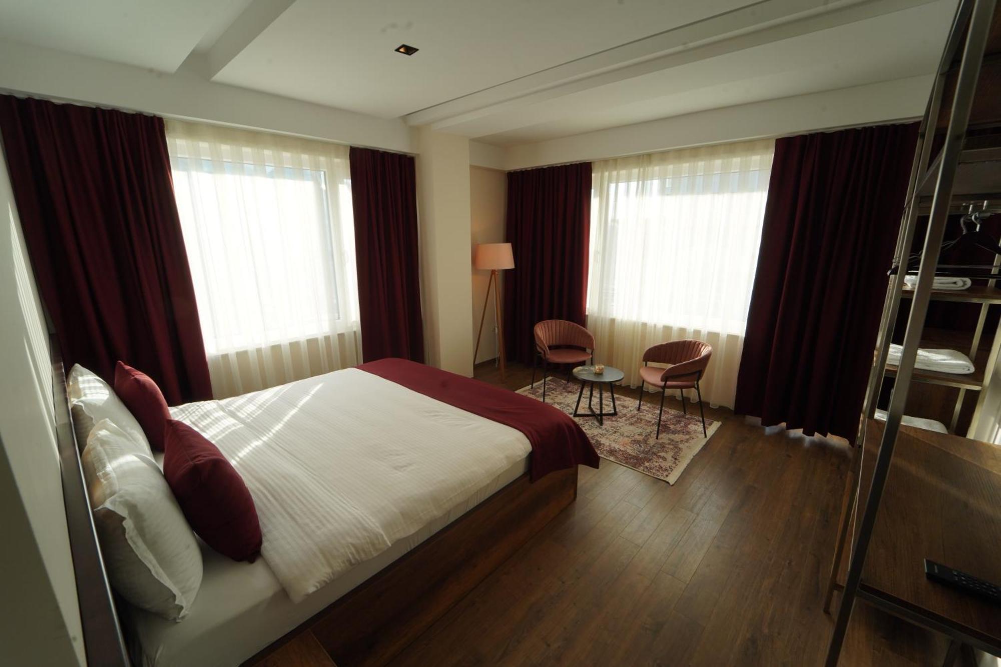 Monarch Hotel พริเซรน ภายนอก รูปภาพ