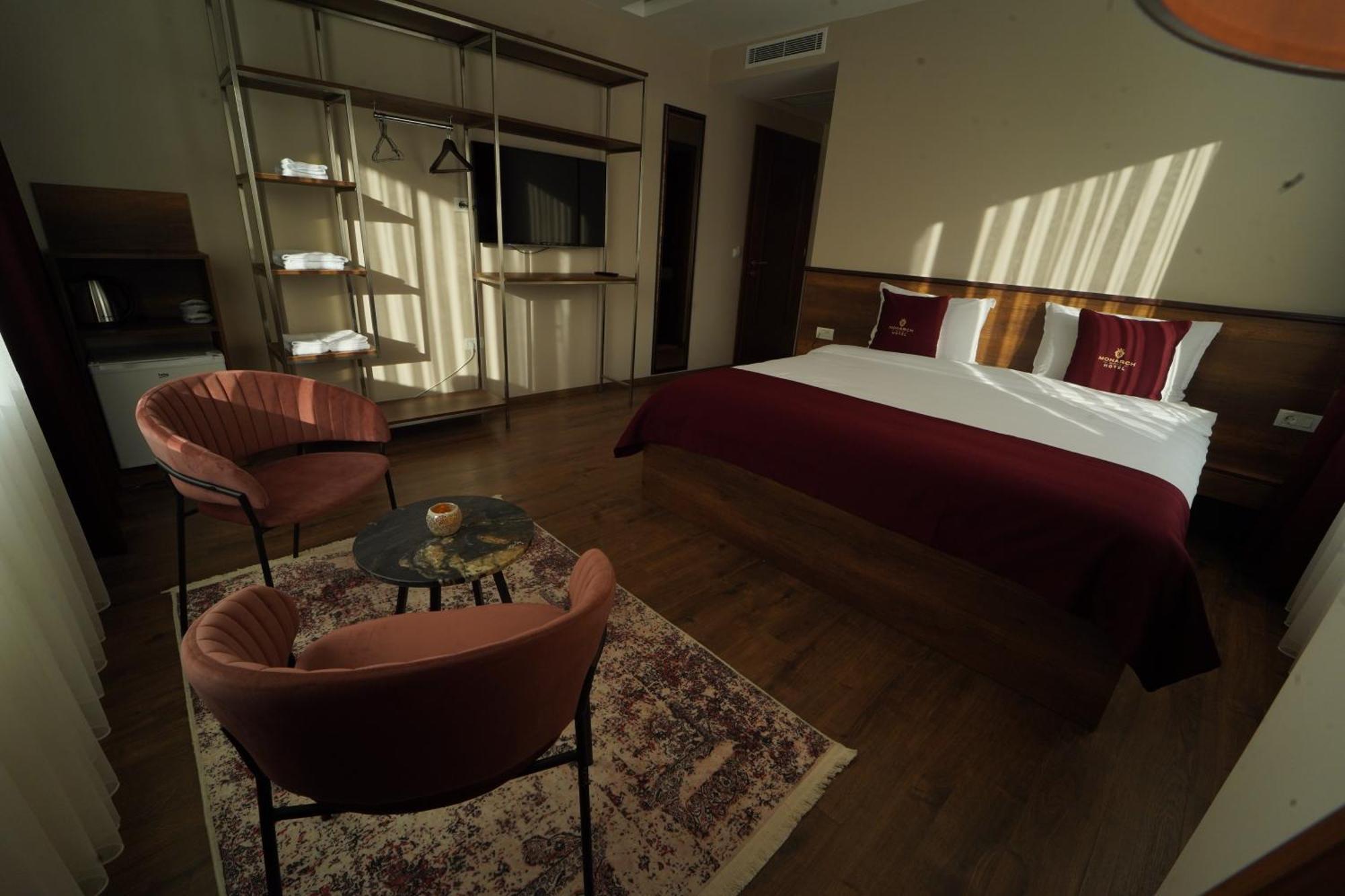 Monarch Hotel พริเซรน ภายนอก รูปภาพ