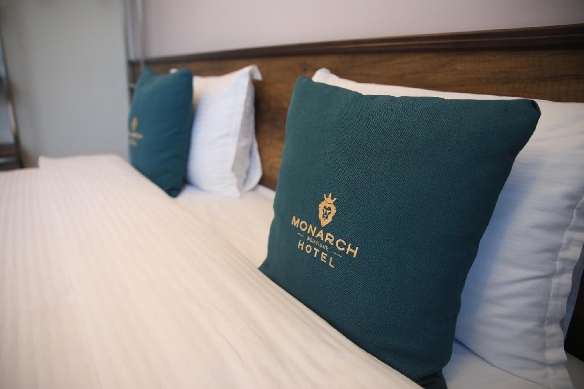 Monarch Hotel พริเซรน ภายนอก รูปภาพ