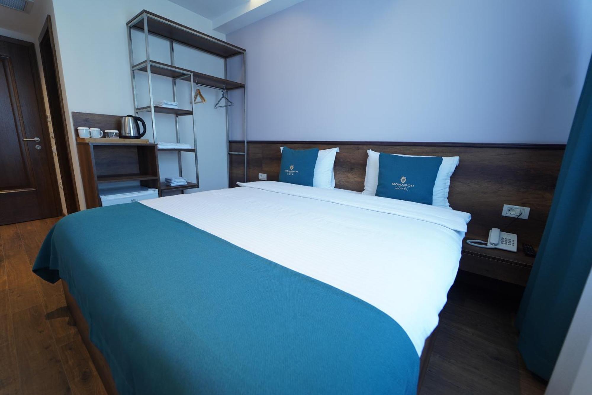 Monarch Hotel พริเซรน ภายนอก รูปภาพ