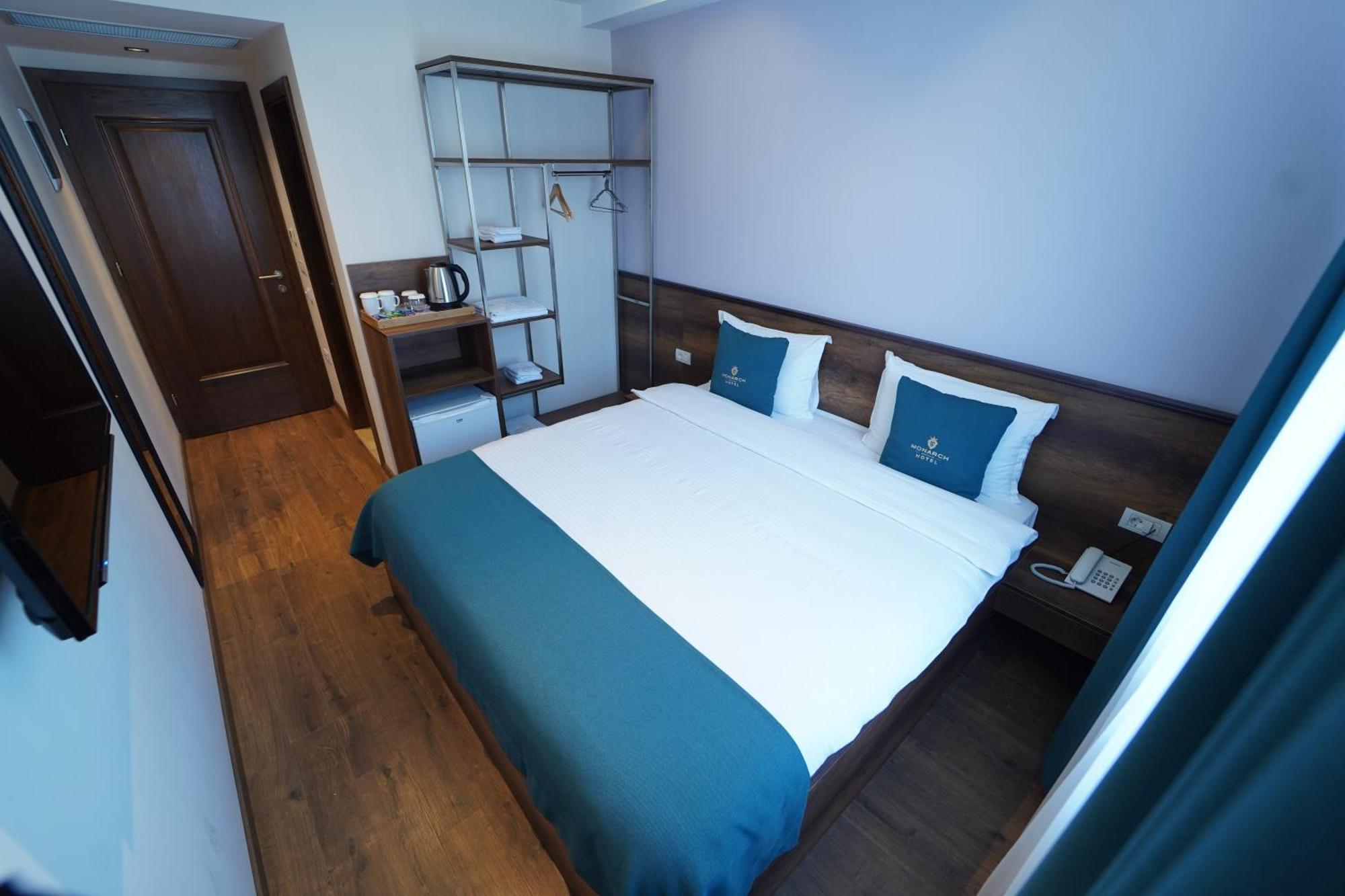 Monarch Hotel พริเซรน ภายนอก รูปภาพ