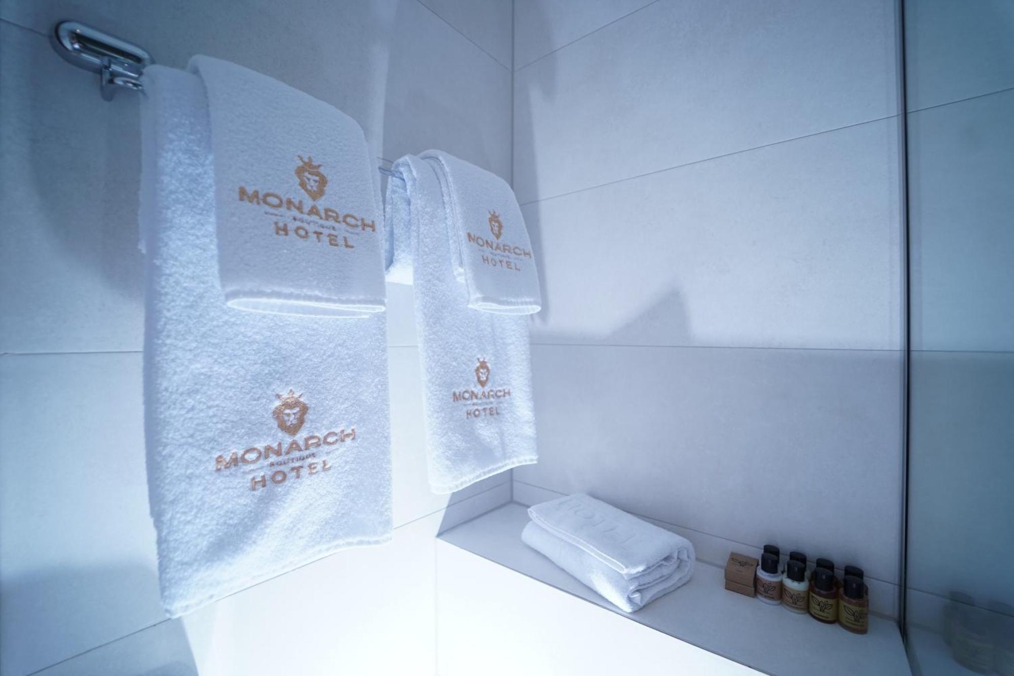 Monarch Hotel พริเซรน ภายนอก รูปภาพ