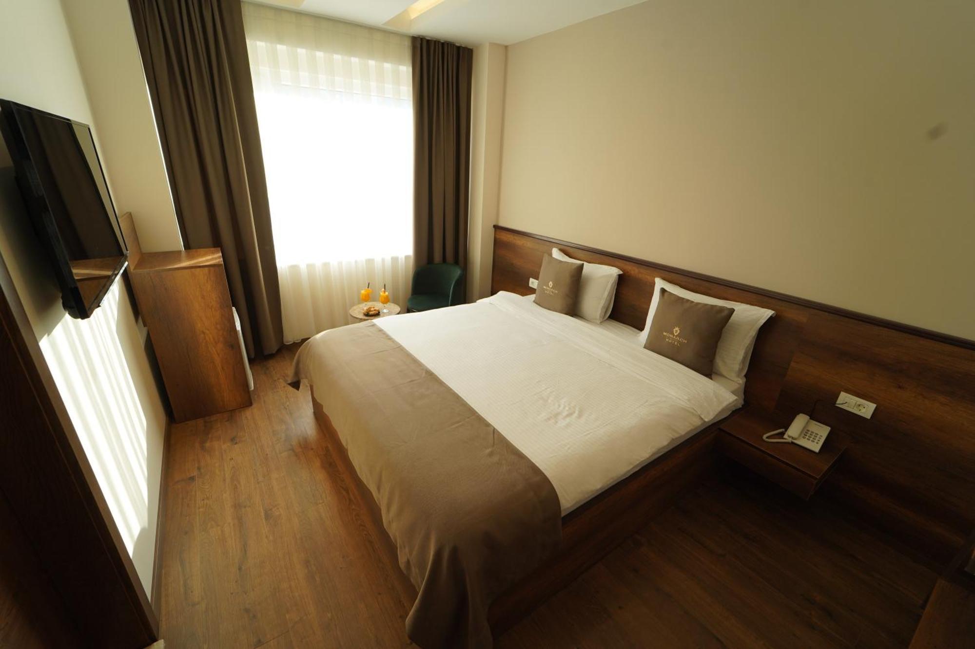 Monarch Hotel พริเซรน ภายนอก รูปภาพ