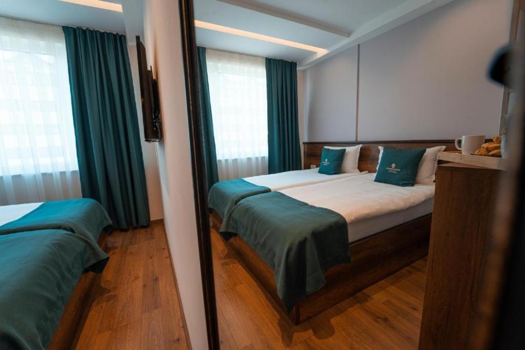 Monarch Hotel พริเซรน ภายนอก รูปภาพ